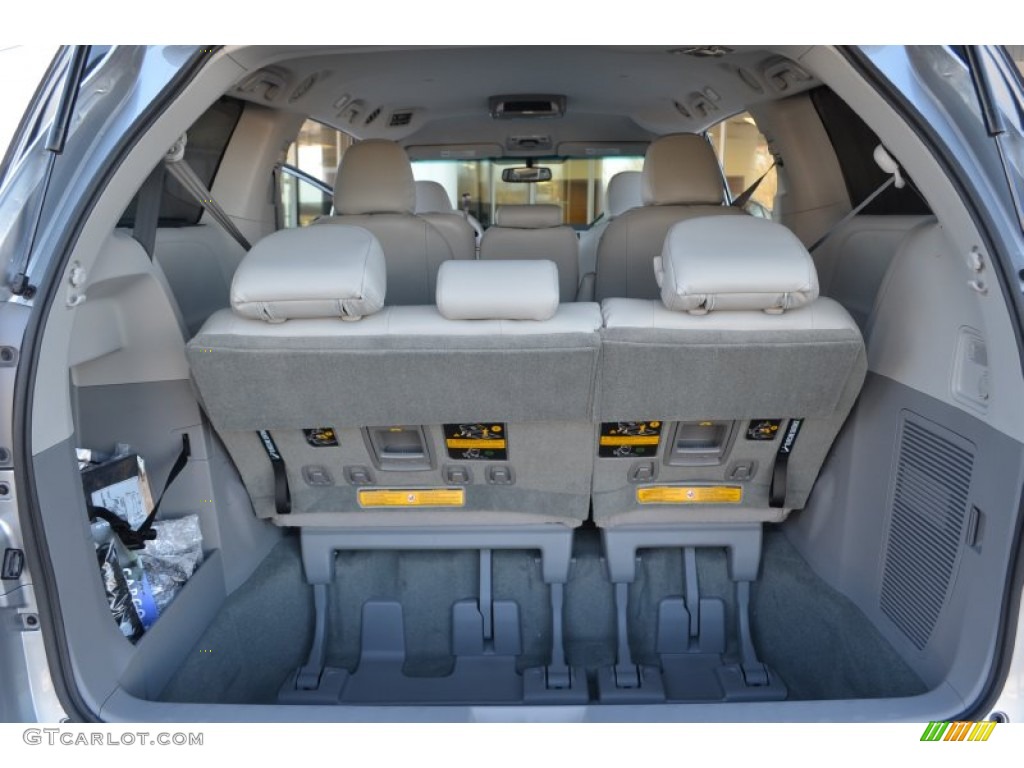 2014 Sienna LE - Silver Sky Metallic / Light Gray photo #8