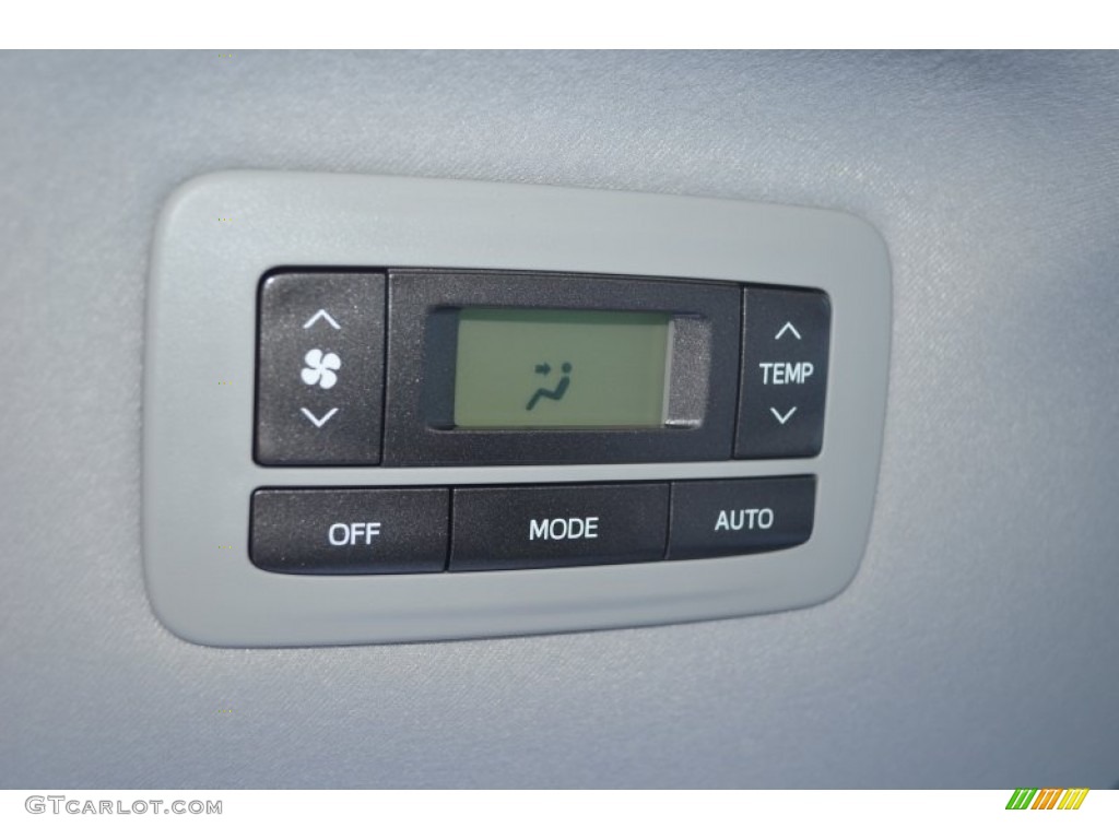 2014 Sienna LE - Silver Sky Metallic / Light Gray photo #11