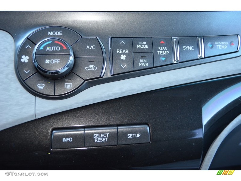 2014 Sienna LE - Silver Sky Metallic / Light Gray photo #16