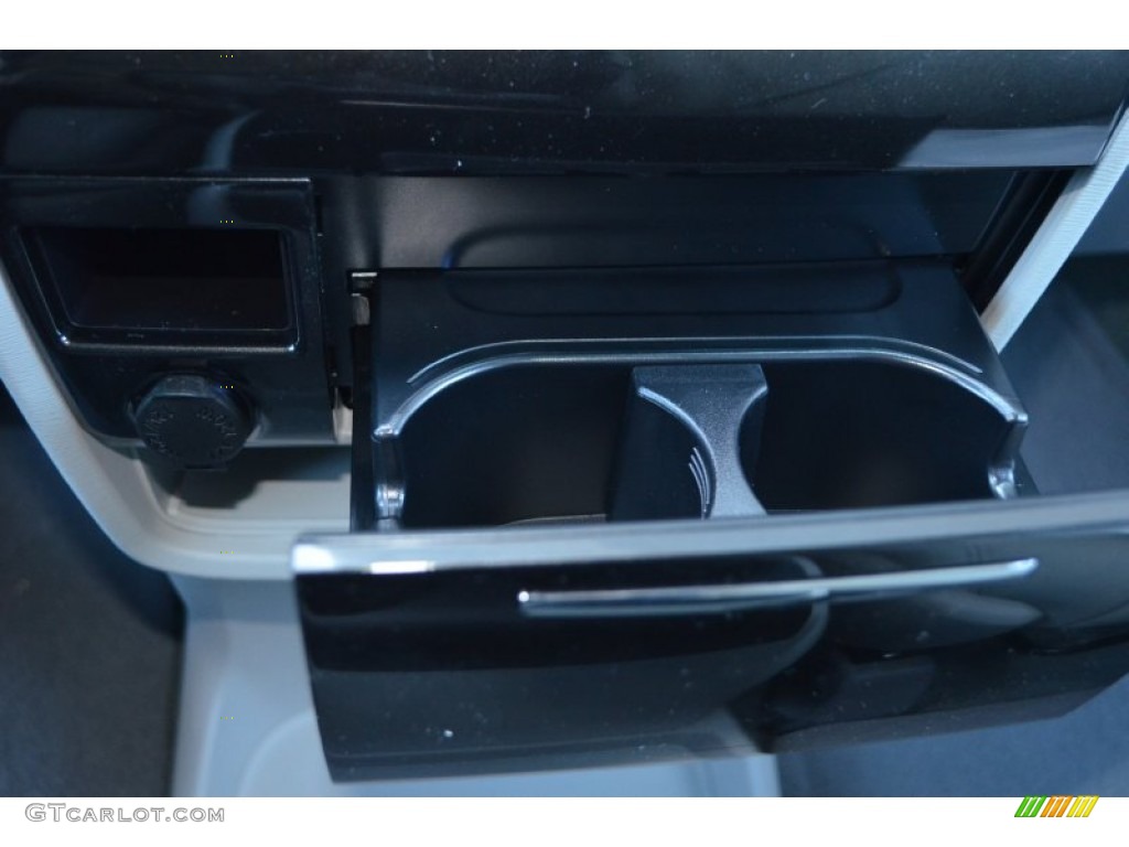 2014 Sienna LE - Silver Sky Metallic / Light Gray photo #17