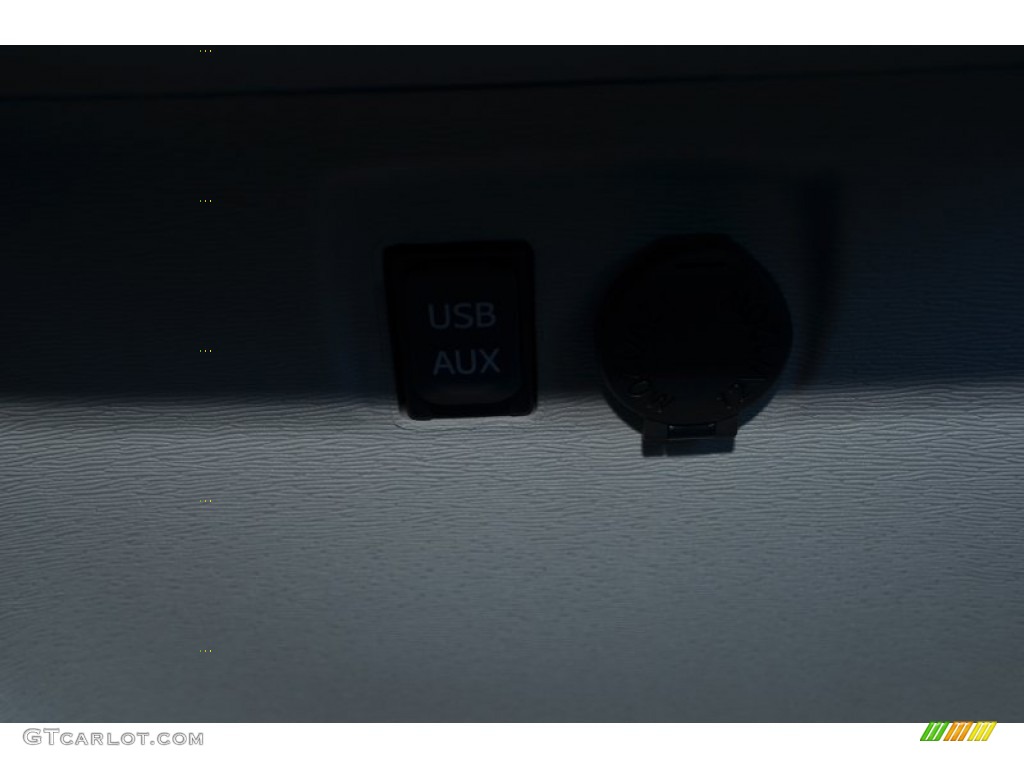 2014 Sienna LE - Silver Sky Metallic / Light Gray photo #18