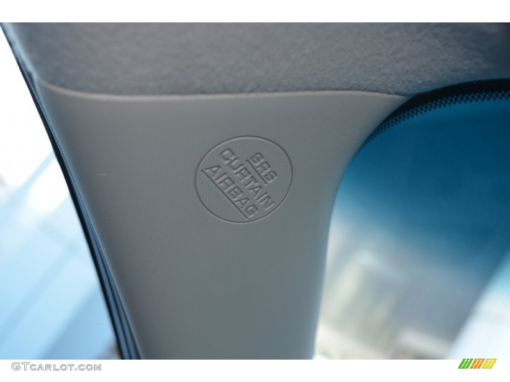 2014 Sienna LE - Silver Sky Metallic / Light Gray photo #26