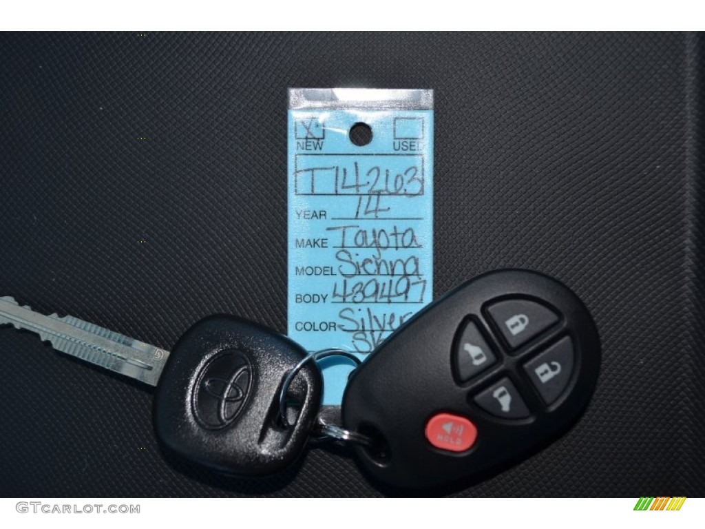 2014 Sienna LE - Silver Sky Metallic / Light Gray photo #27