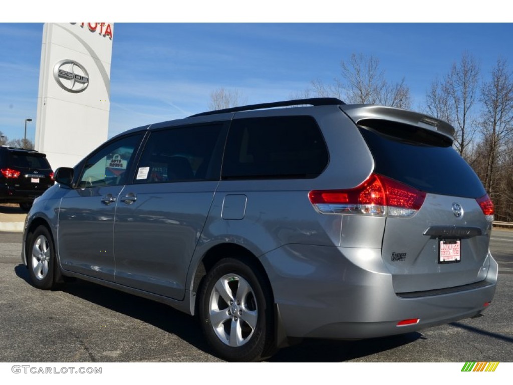 2014 Sienna LE - Silver Sky Metallic / Light Gray photo #28