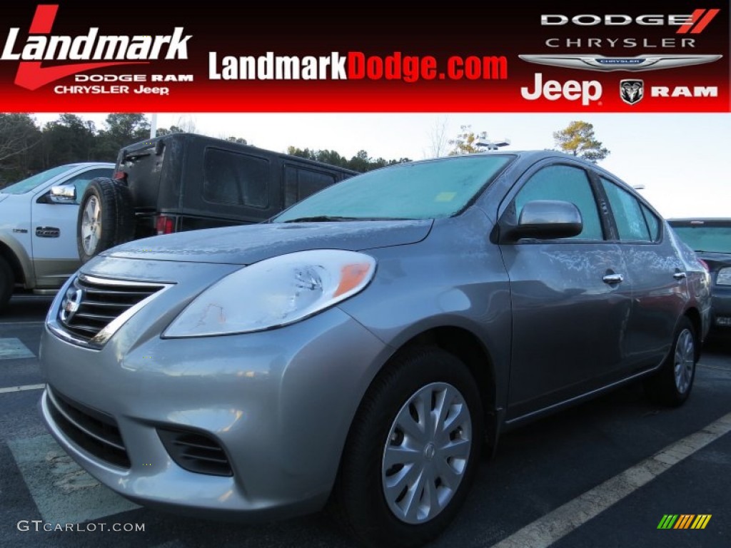 2014 Versa 1.6 SV Sedan - Magnetic Gray / Charcoal photo #1