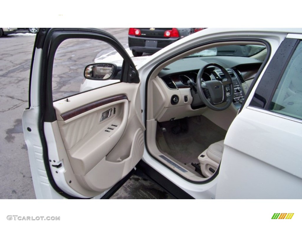 2010 Taurus Limited AWD - White Platinum Metallic Tri-Coat / Light Stone photo #11