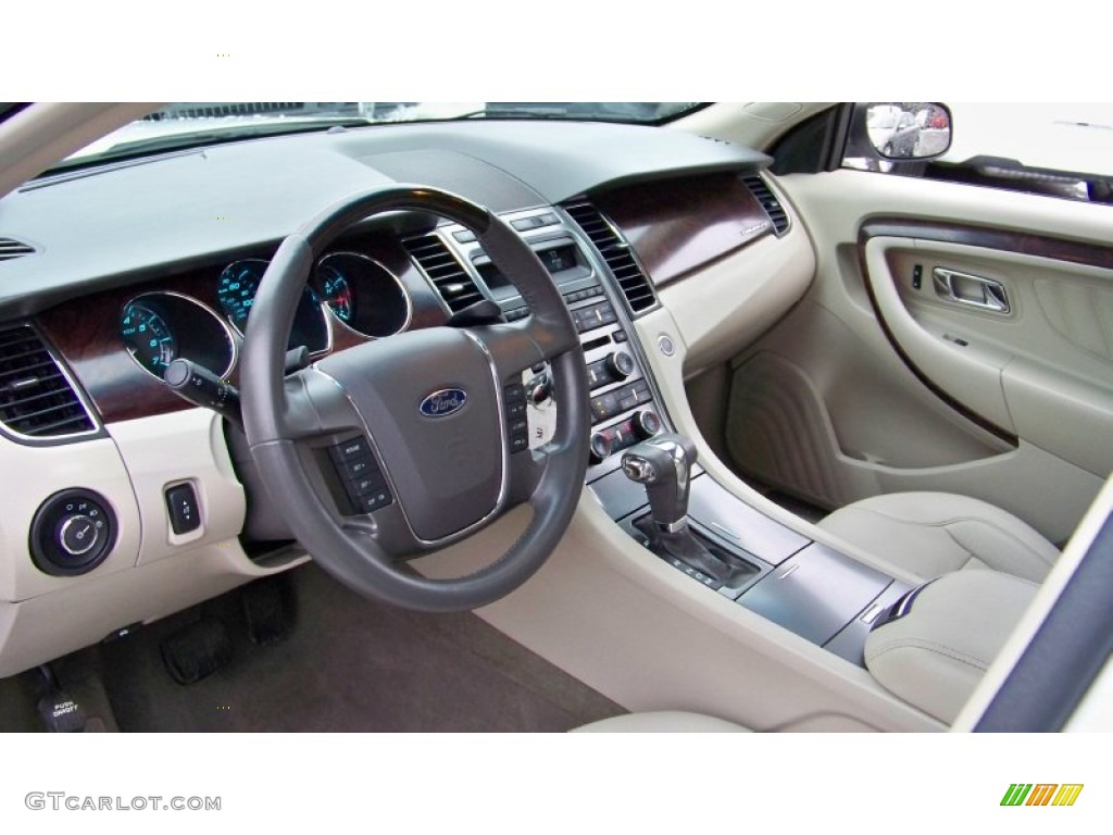 2010 Taurus Limited AWD - White Platinum Metallic Tri-Coat / Light Stone photo #13