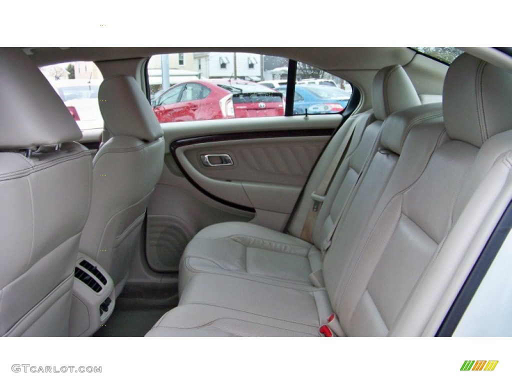 2010 Taurus Limited AWD - White Platinum Metallic Tri-Coat / Light Stone photo #16