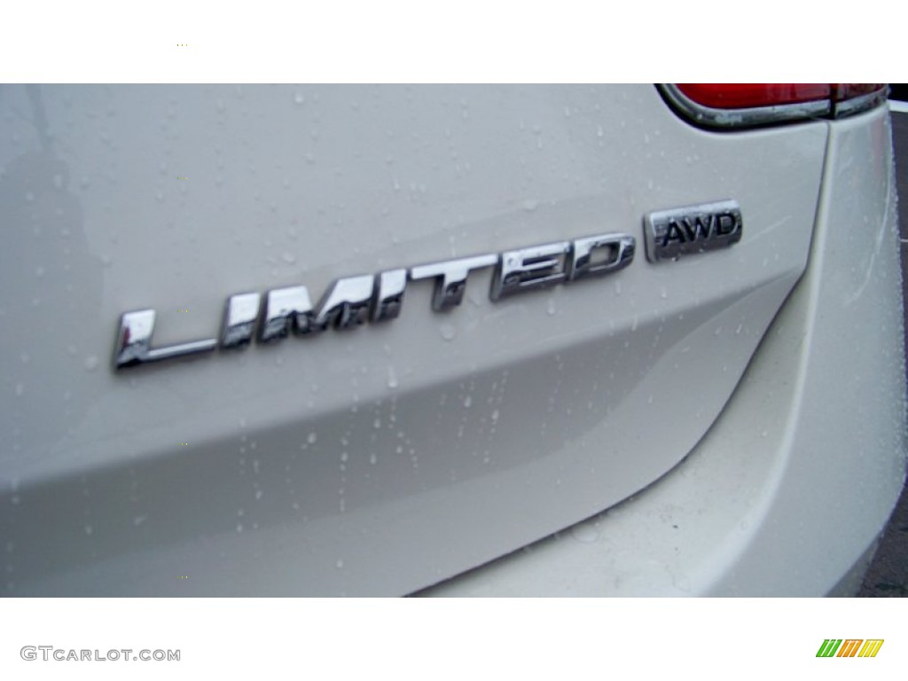 2010 Taurus Limited AWD - White Platinum Metallic Tri-Coat / Light Stone photo #19
