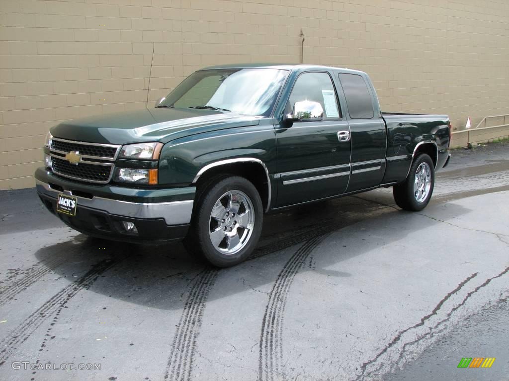 2006 Silverado 1500 LS Extended Cab - Dark Green Metallic / Dark Charcoal photo #2