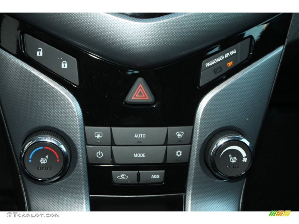 2014 Chevrolet Cruze LTZ Controls Photo #89917800