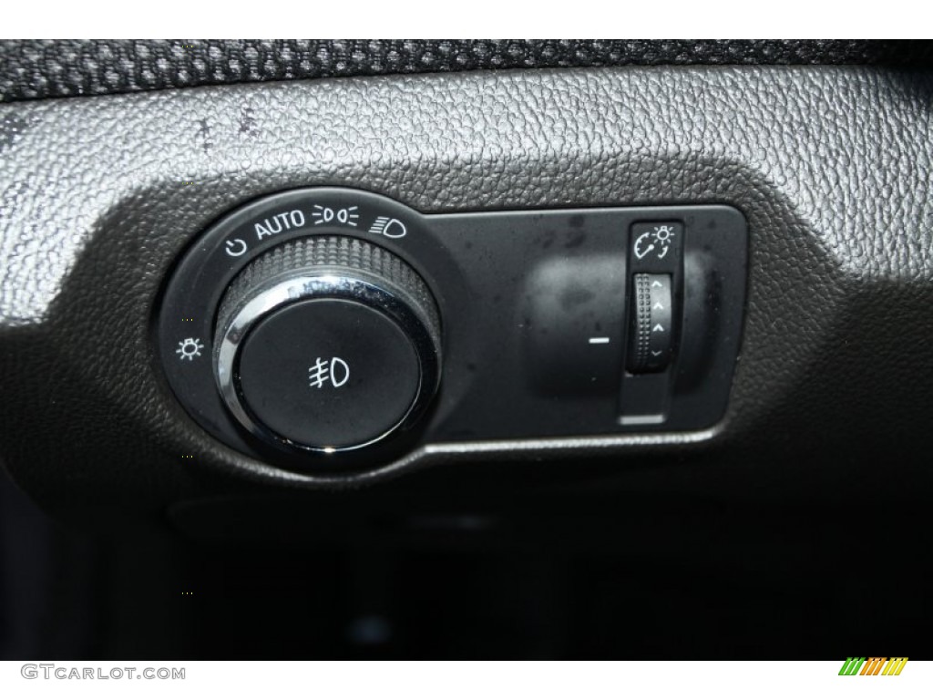 2014 Chevrolet Cruze LTZ Controls Photos