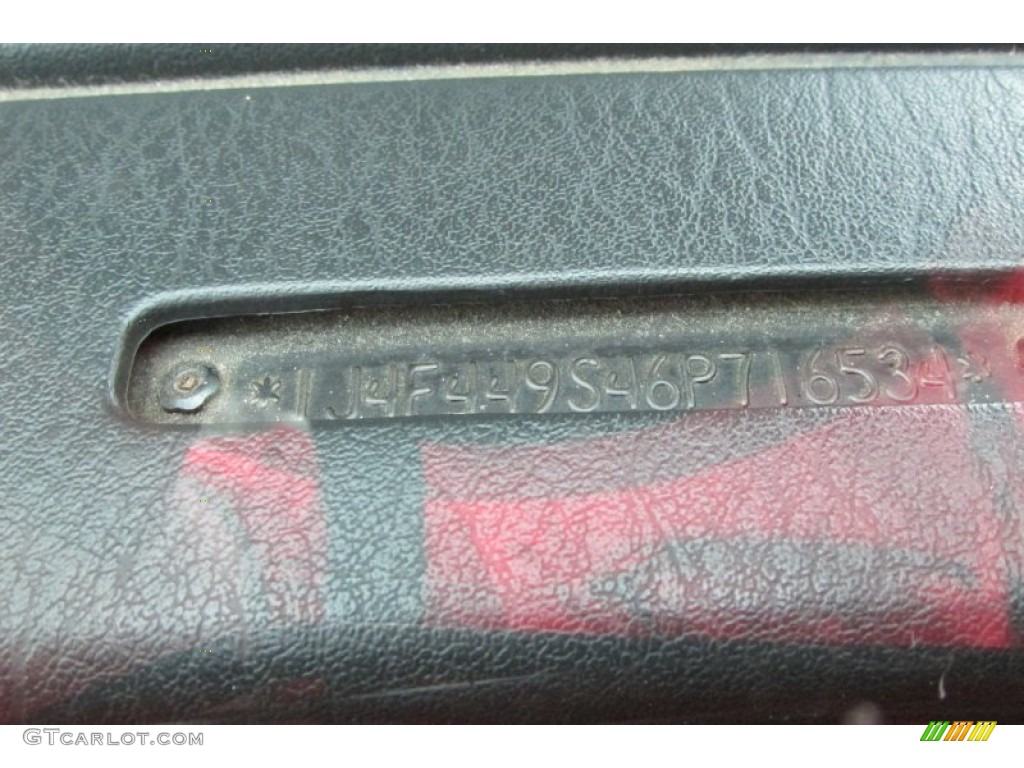 2006 Wrangler Sport 4x4 Right Hand Drive - Flame Red / Dark Slate Gray photo #43