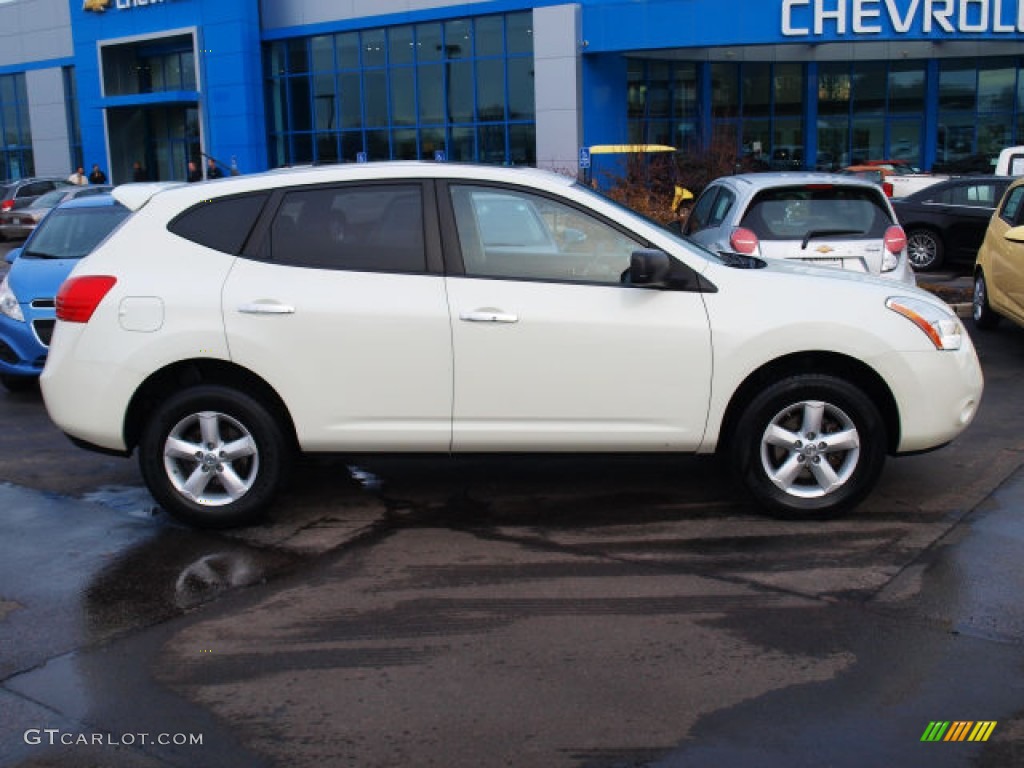 Phantom White Nissan Rogue