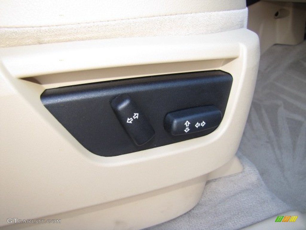 2008 Land Rover LR2 HSE Controls Photo #89926839