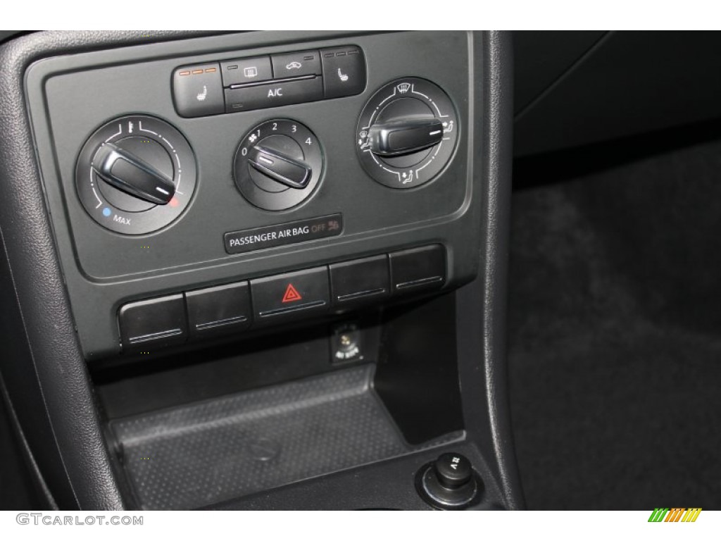 2013 Volkswagen Beetle 2.5L Convertible Controls Photos