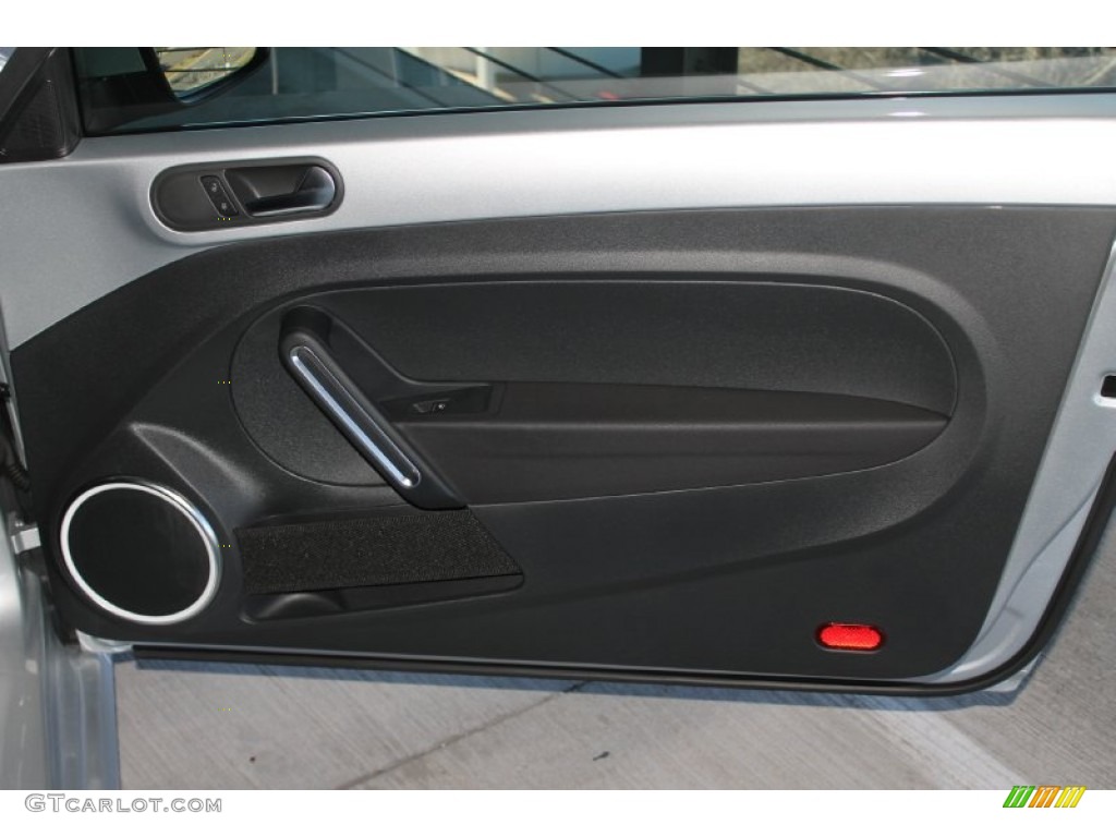 2013 Volkswagen Beetle 2.5L Convertible Titan Black Door Panel Photo #89930289