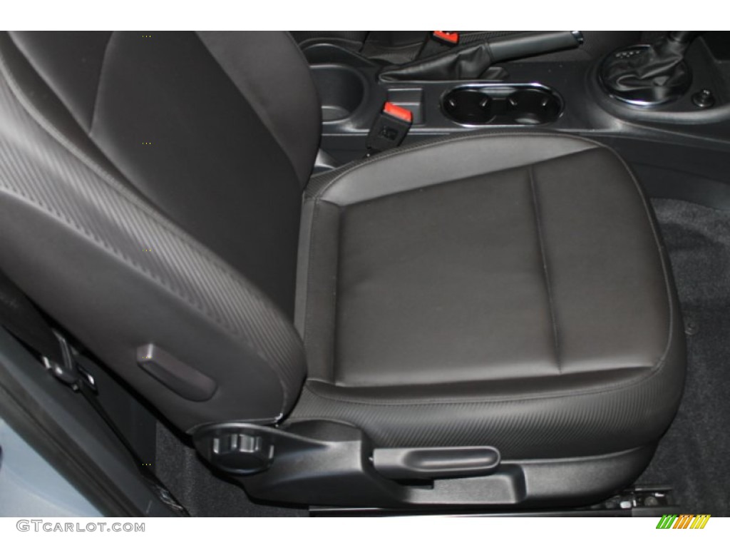 2013 Volkswagen Beetle 2.5L Convertible Front Seat Photo #89930310