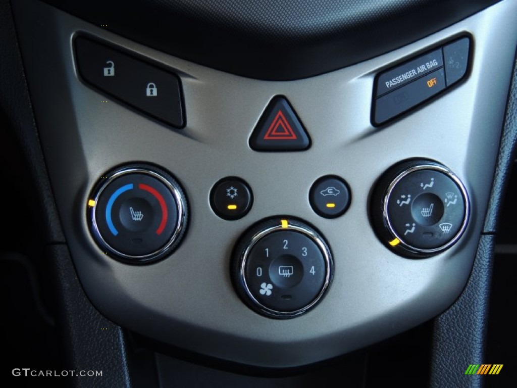 2013 Chevrolet Sonic LTZ Hatch Controls Photos
