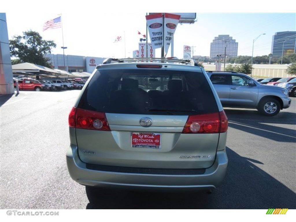 2006 Sienna XLE - Silver Pine Mica / Stone Gray photo #6