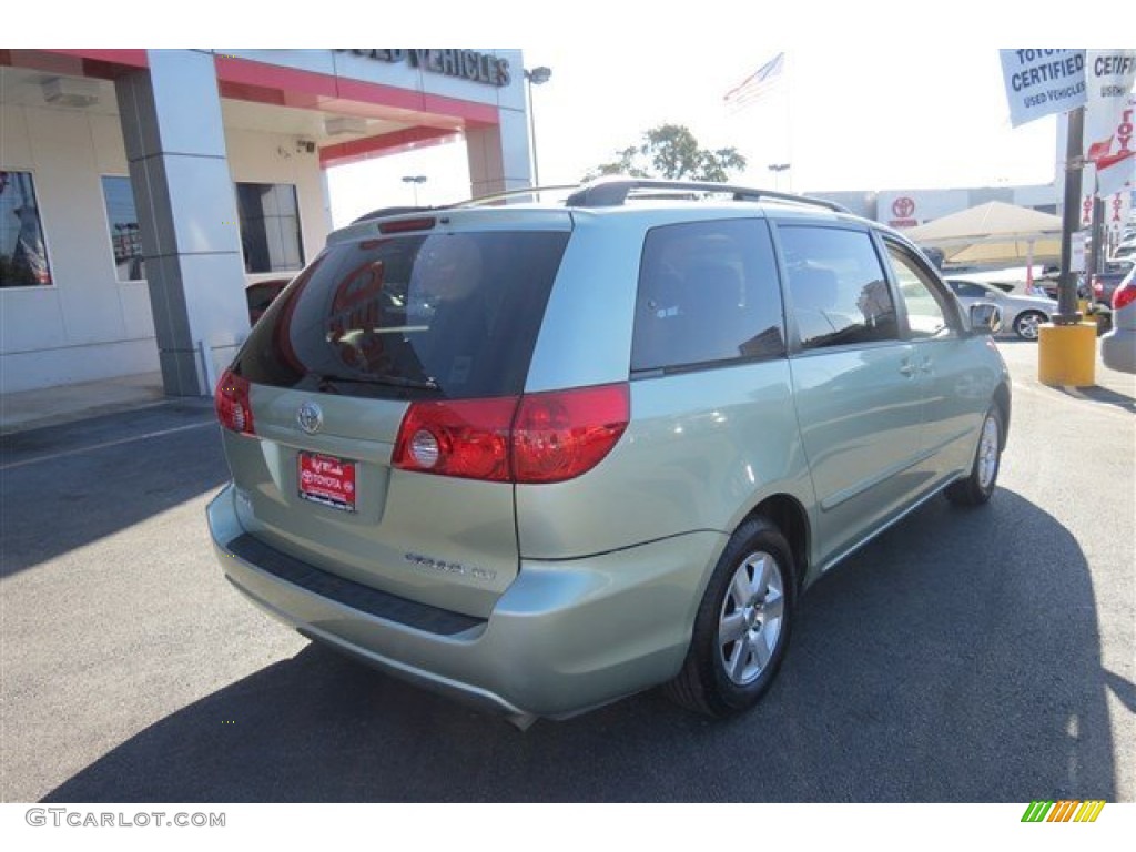 2006 Sienna XLE - Silver Pine Mica / Stone Gray photo #7