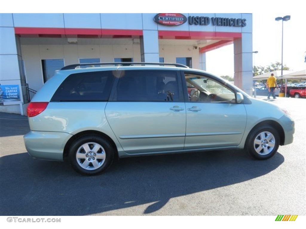 2006 Sienna XLE - Silver Pine Mica / Stone Gray photo #8