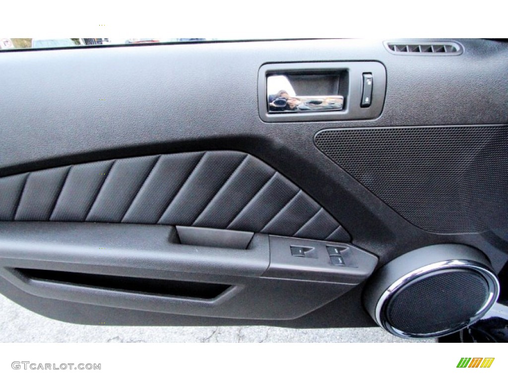 2013 Ford Mustang GT Premium Convertible Charcoal Black Door Panel Photo #89940315