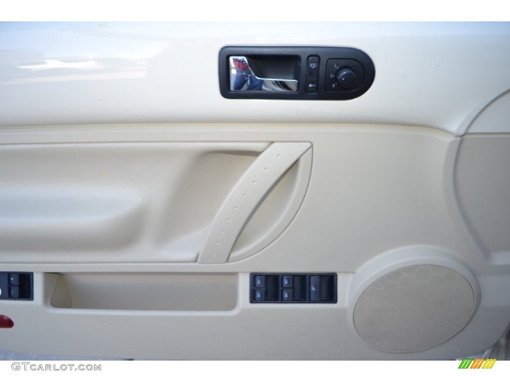 2009 Volkswagen New Beetle 2.5 Convertible Door Panel Photos