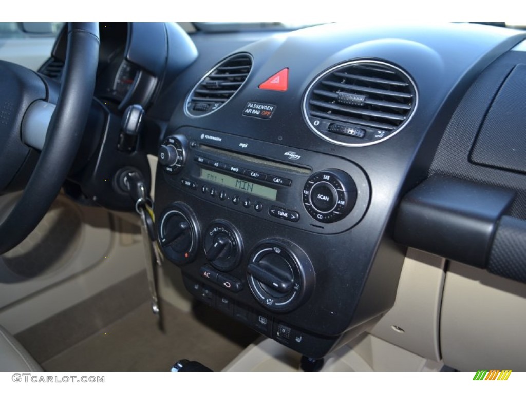 2009 Volkswagen New Beetle 2.5 Convertible Controls Photo #89945295