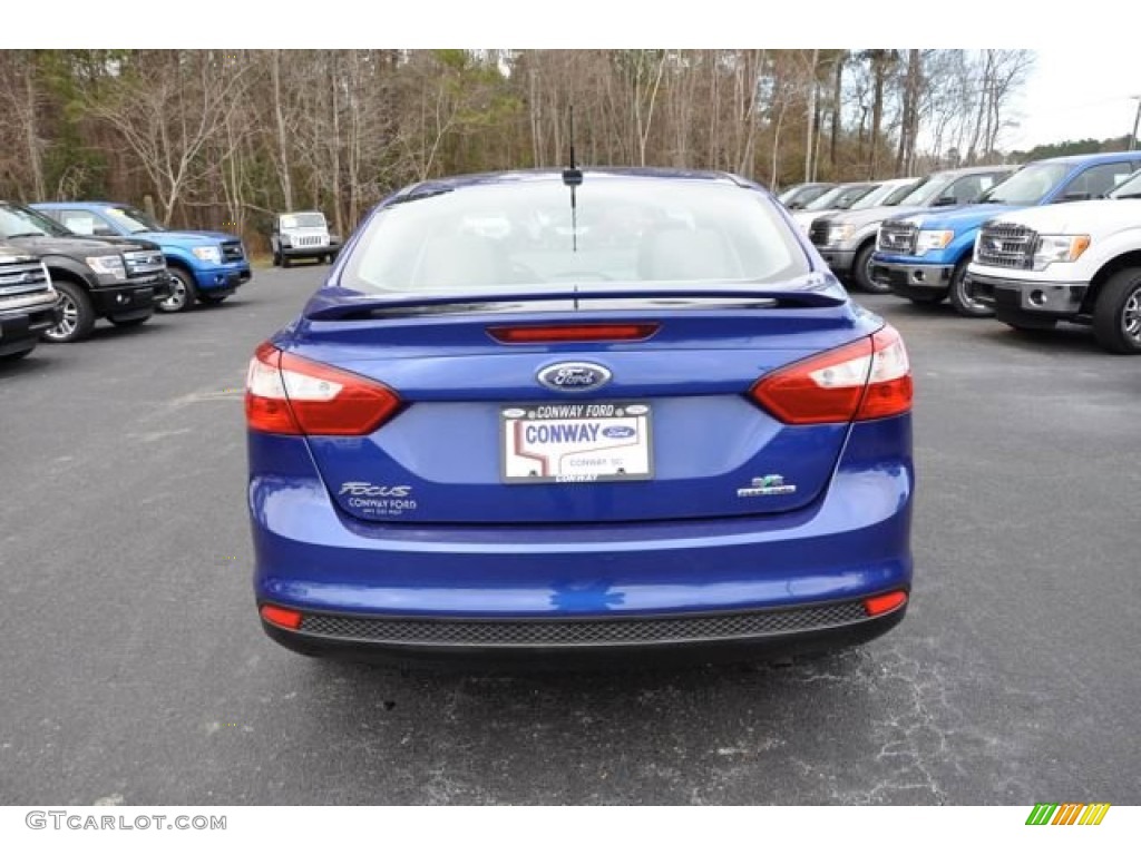 2012 Focus SE Sedan - Sonic Blue Metallic / Stone photo #6