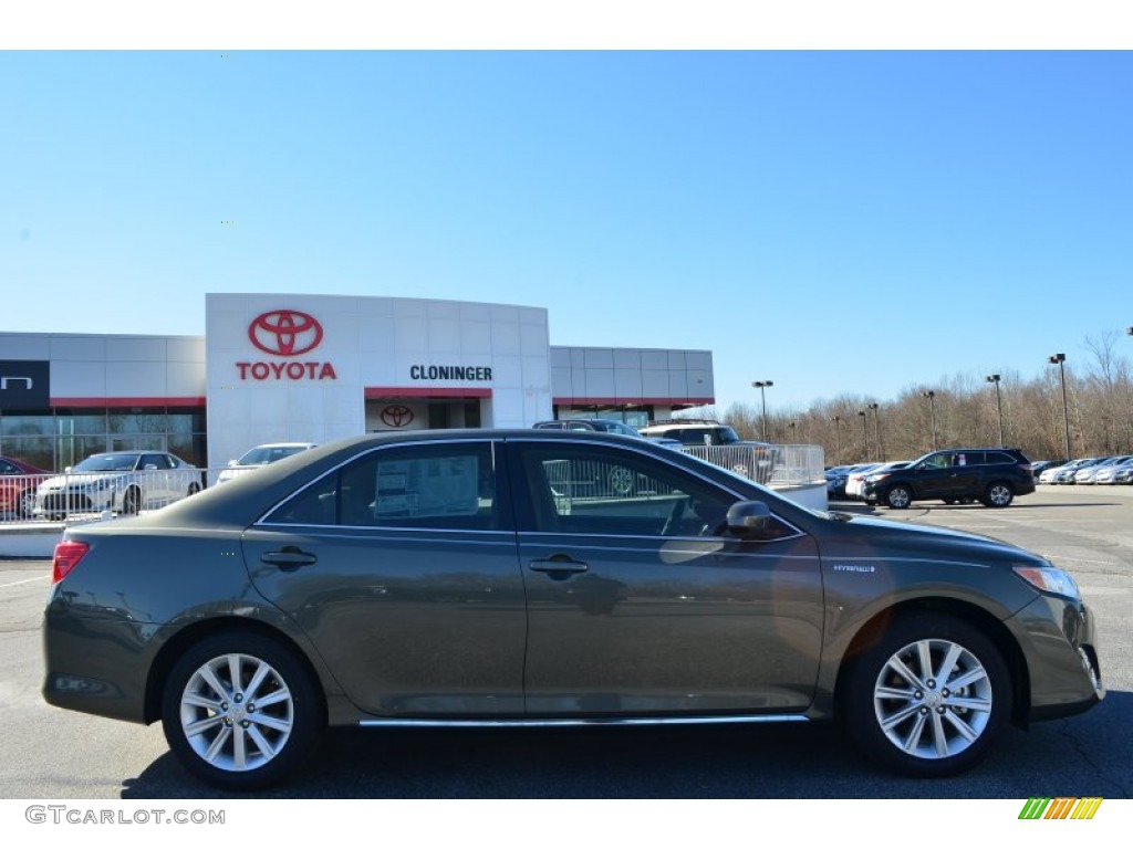 2014 Camry Hybrid XLE - Cypress Pearl / Ivory photo #2