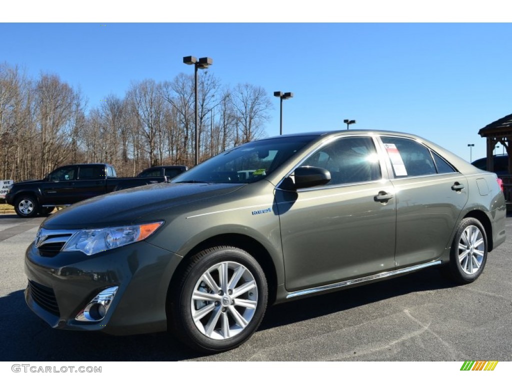 2014 Camry Hybrid XLE - Cypress Pearl / Ivory photo #3