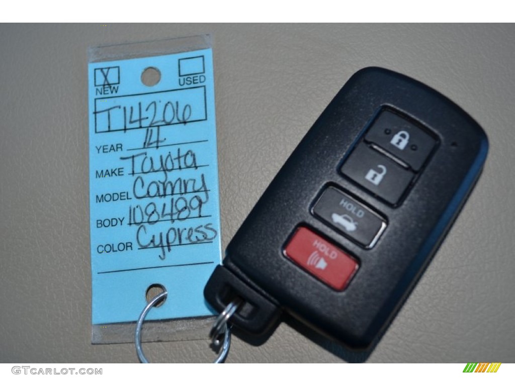 2014 Camry Hybrid XLE - Cypress Pearl / Ivory photo #26