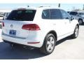 Pure White - Touareg TDI Lux 4Motion Photo No. 7
