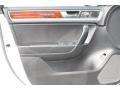 Pure White - Touareg TDI Lux 4Motion Photo No. 9