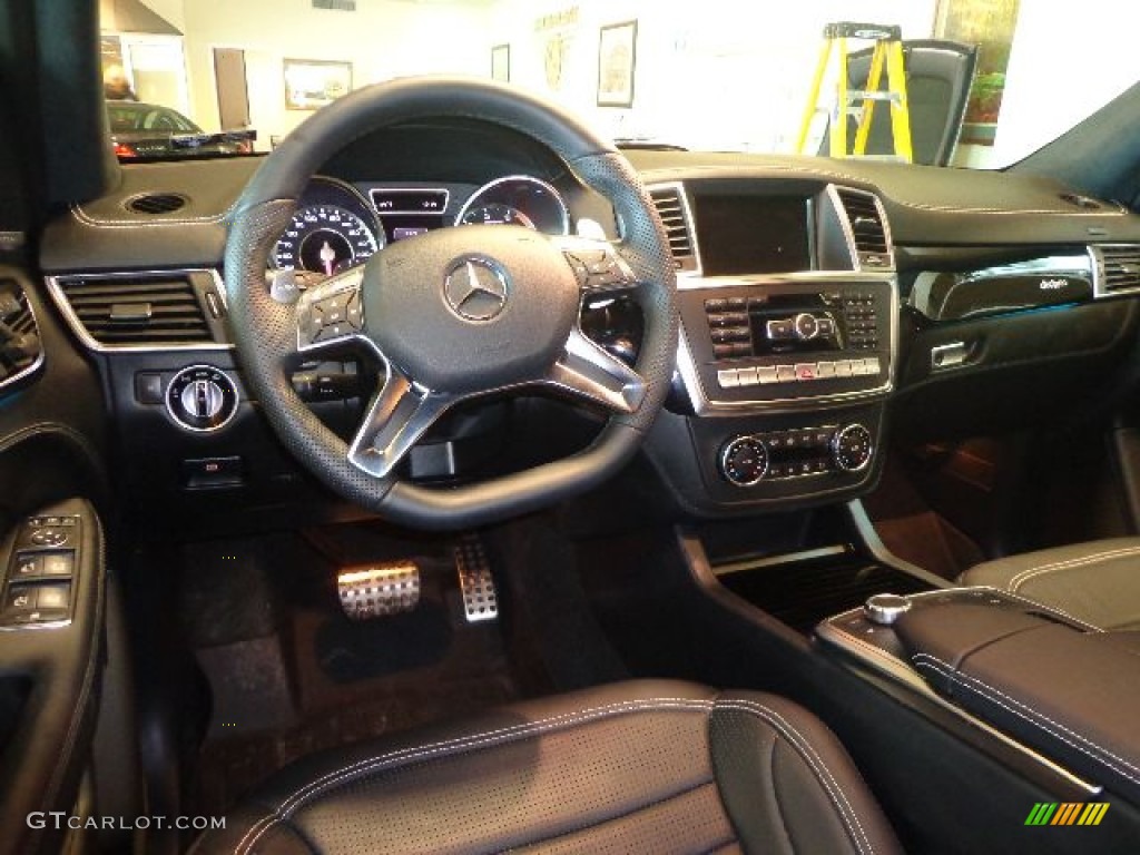 Black Interior 2013 Mercedes-Benz ML 63 AMG 4Matic Photo #89972283