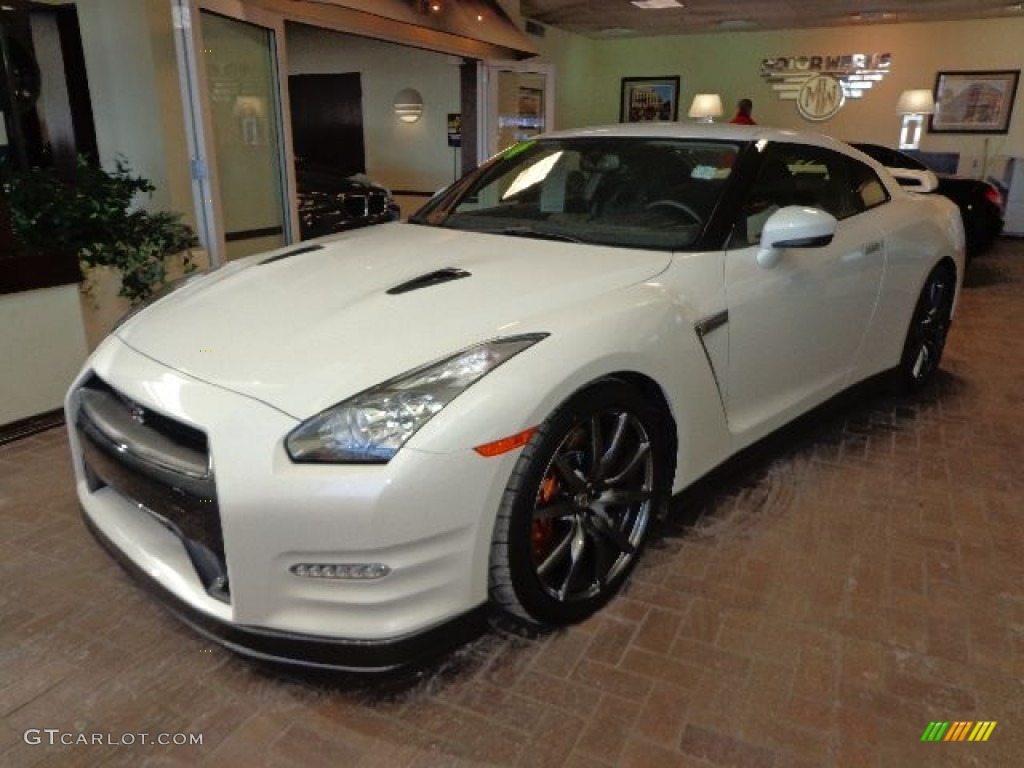 Pearl White 2014 Nissan GT-R Premium Exterior Photo #89972433