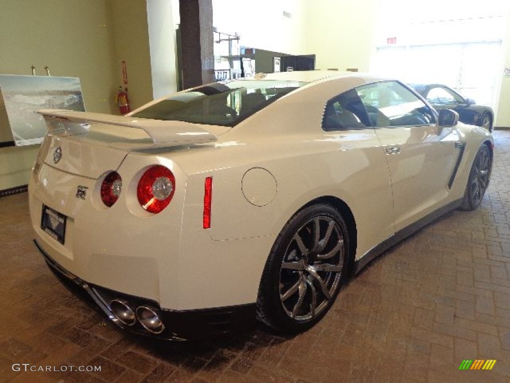 Pearl White 2014 Nissan GT-R Premium Exterior Photo #89972490