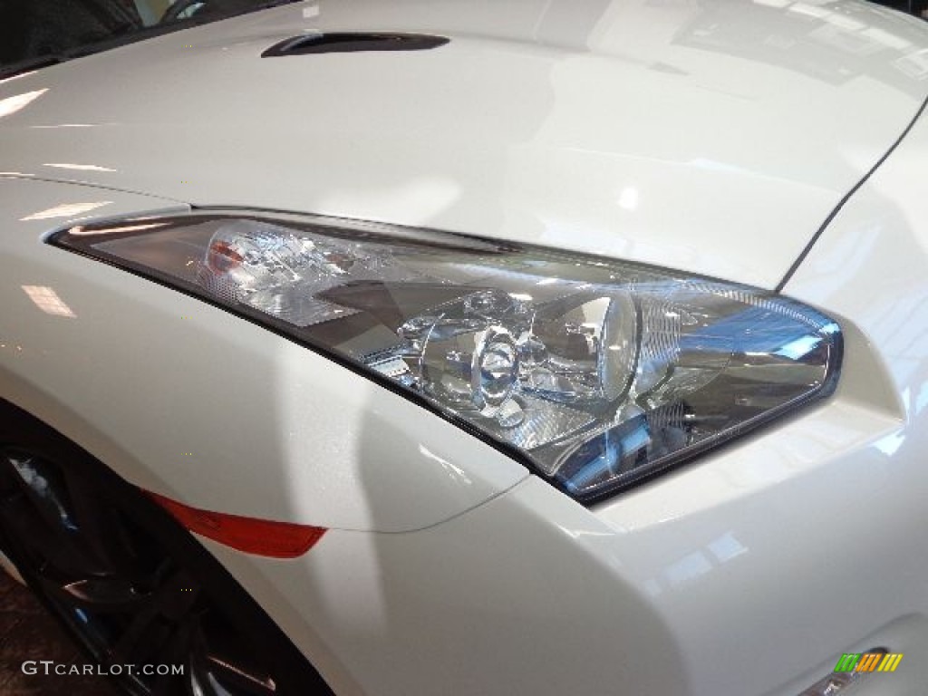 2014 GT-R Premium - Pearl White / Black Leather/Synthetic Suede photo #14