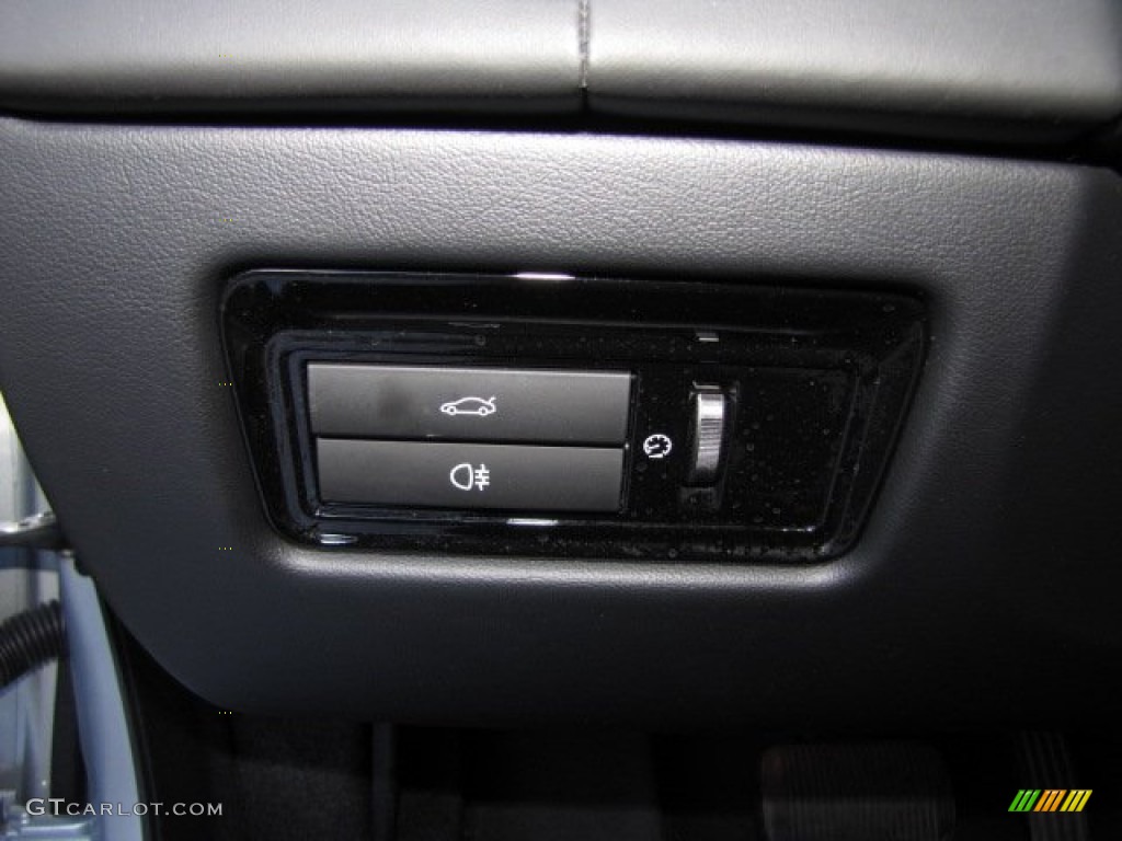 2011 XJ XJL - Liquid Silver Metallic / Jet Black/Ivory photo #42