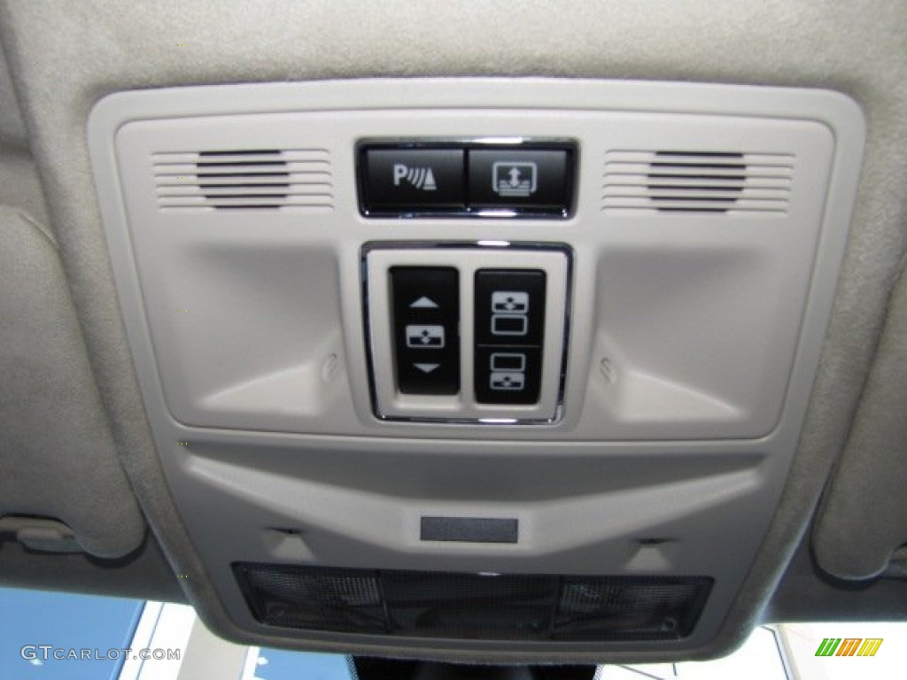 2011 XJ XJL - Liquid Silver Metallic / Jet Black/Ivory photo #43