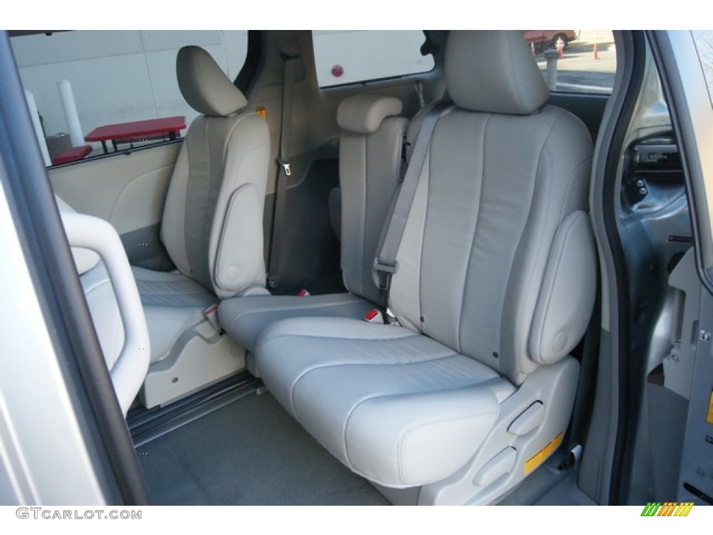 2014 Sienna XLE - Silver Sky Metallic / Light Gray photo #7
