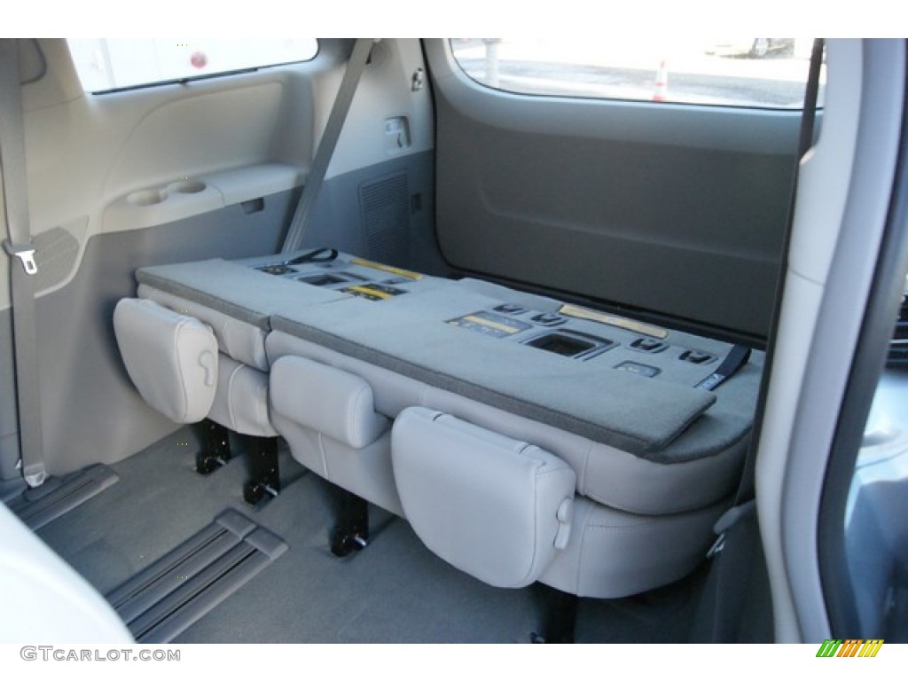 2014 Sienna XLE - Silver Sky Metallic / Light Gray photo #8