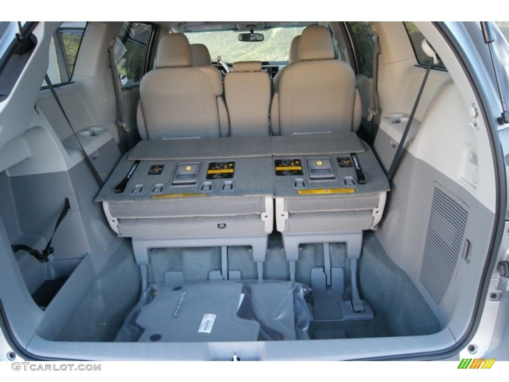 2014 Sienna XLE - Silver Sky Metallic / Light Gray photo #9