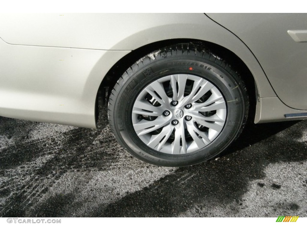 2014 Camry LE - Champagne Mica / Ivory photo #9