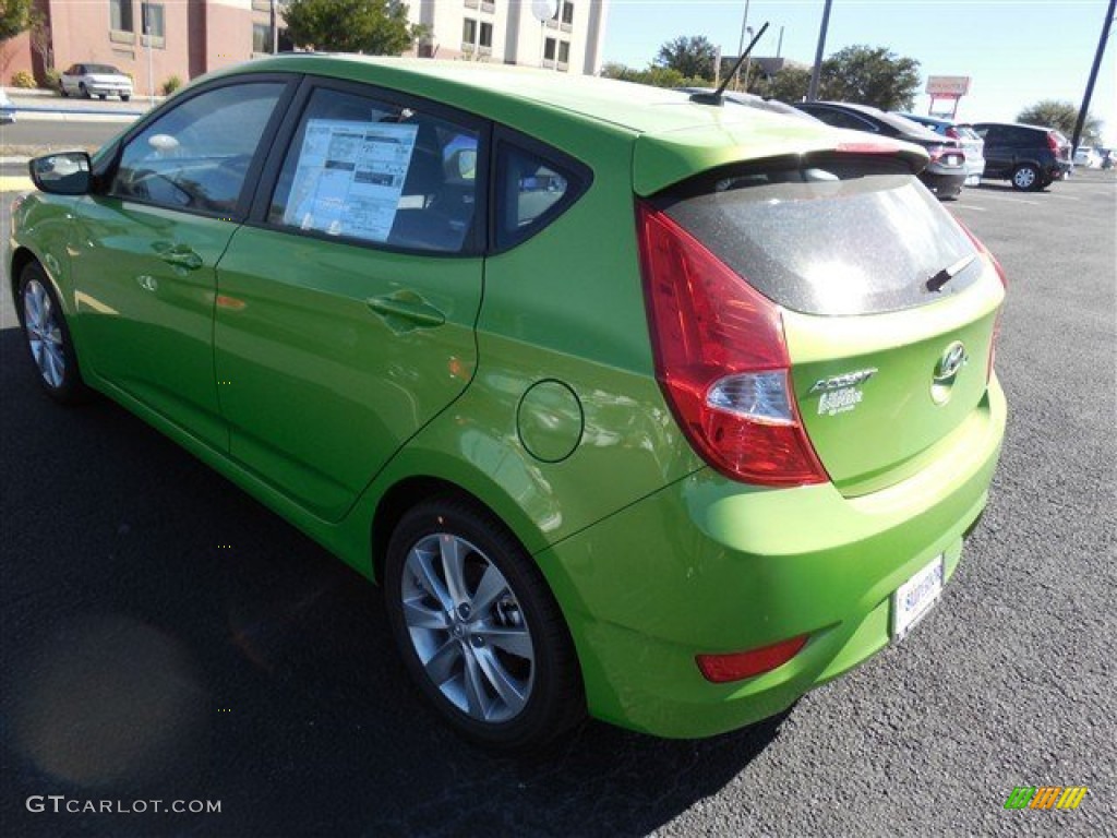 2014 Accent SE 5 Door - Electrolyte Green / Black photo #4