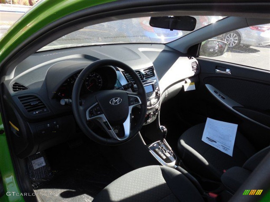 2014 Accent SE 5 Door - Electrolyte Green / Black photo #5