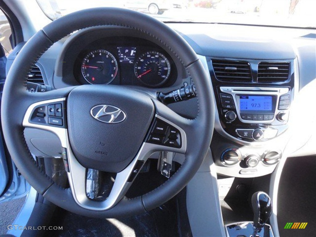 2014 Hyundai Accent SE 5 Door Gray Steering Wheel Photo #89982308