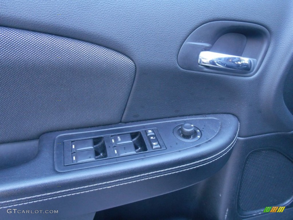 2013 Avenger SE - Black / Black photo #13