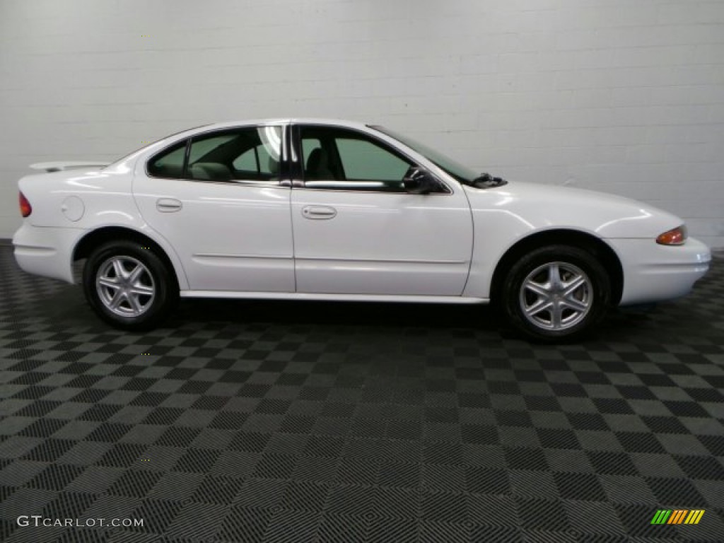 2004 Alero GL1 Sedan - Arctic White / Pewter photo #3